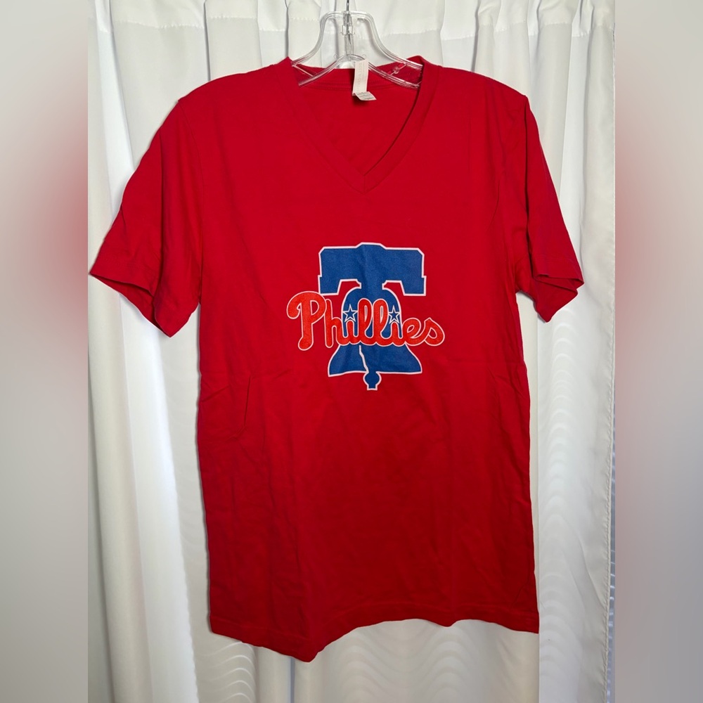 PHILADELPHIA PHILLIES Red Cotton V-Neck T-Shirt Sz M